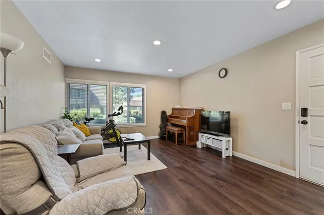 $635,000 | 8615 York La, La Palma, CA 90623