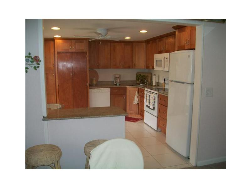 501 Southwest 11th Place, Unit 304 Boca Raton, FL 33432 - Photo 3 of 16 Kitchen