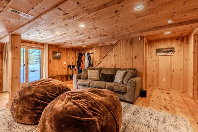 $899,000 | 281 Yale Road, Mount Holly, VT 05730