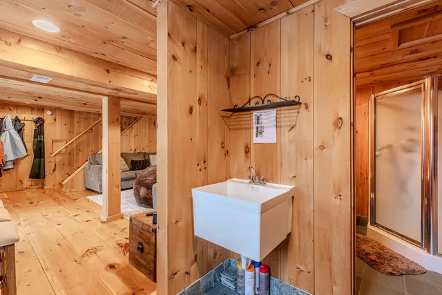 $899,000 | 281 Yale Road, Mount Holly, VT 05730