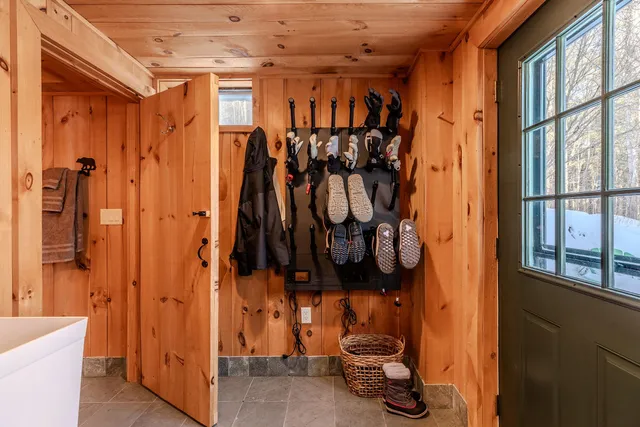 $899,000 | 281 Yale Road, Mount Holly, VT 05730