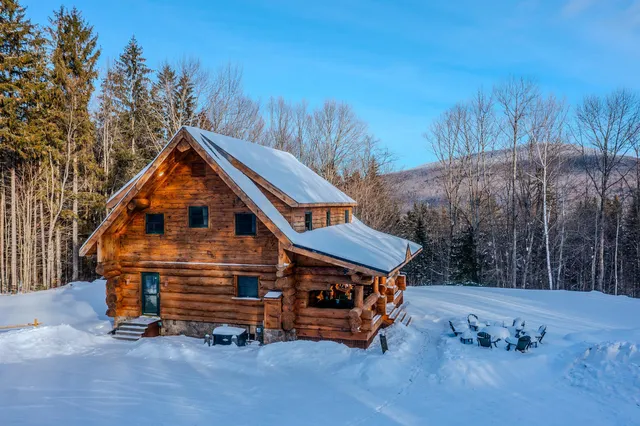 $899,000 | 281 Yale Road, Mount Holly, VT 05730