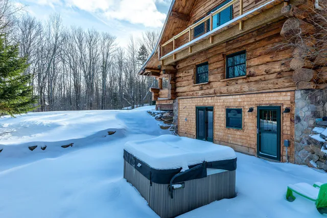 $899,000 | 281 Yale Road, Mount Holly, VT 05730