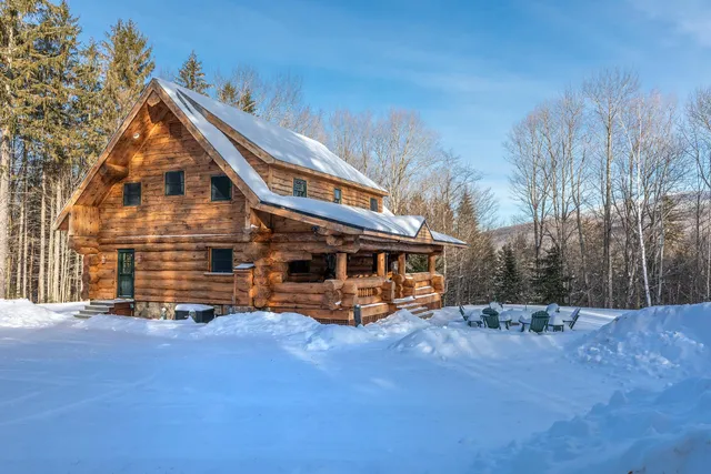 $899,000 | 281 Yale Road, Mount Holly, VT 05730
