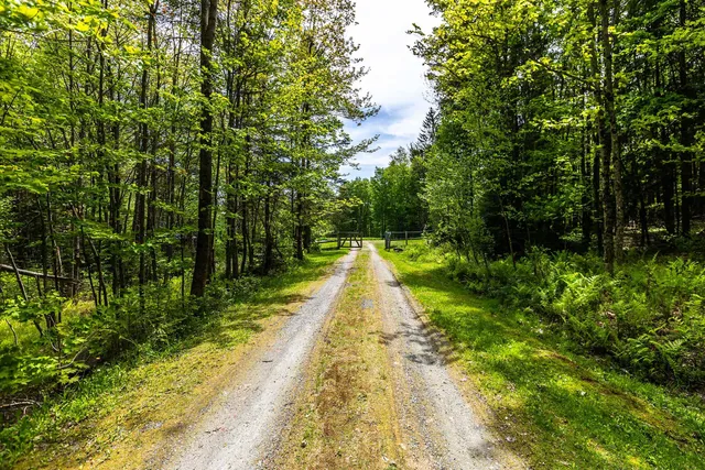 $899,000 | 281 Yale Road, Mount Holly, VT 05730