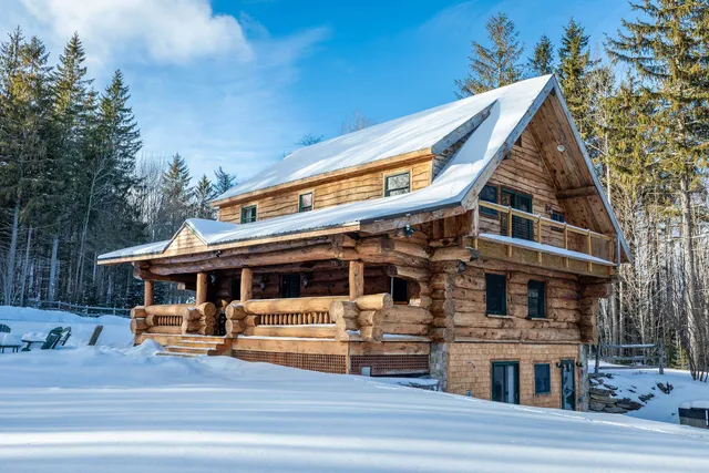 $899,000 | 281 Yale Road, Mount Holly, VT 05730