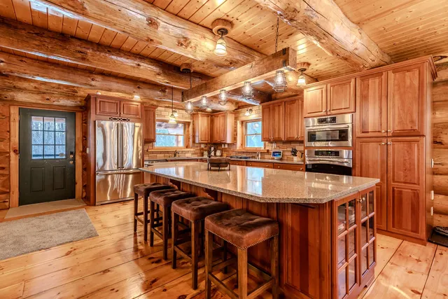 $899,000 | 281 Yale Road, Mount Holly, VT 05730