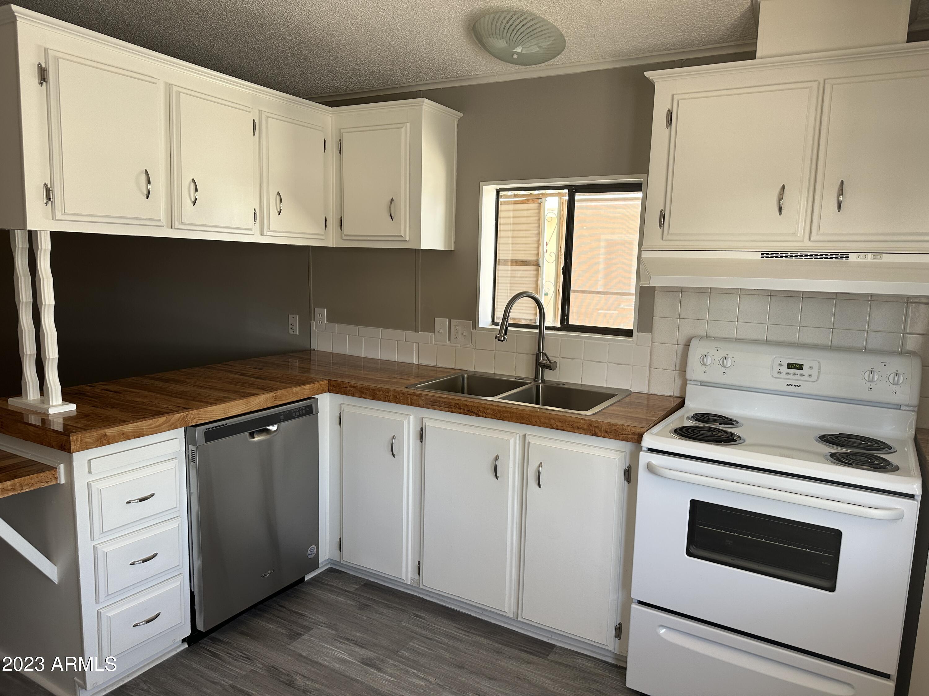 53 North Mountain Road, Unit 23 Apache Junction, AZ 85120 - Photo 3 of 22 IMG_4506