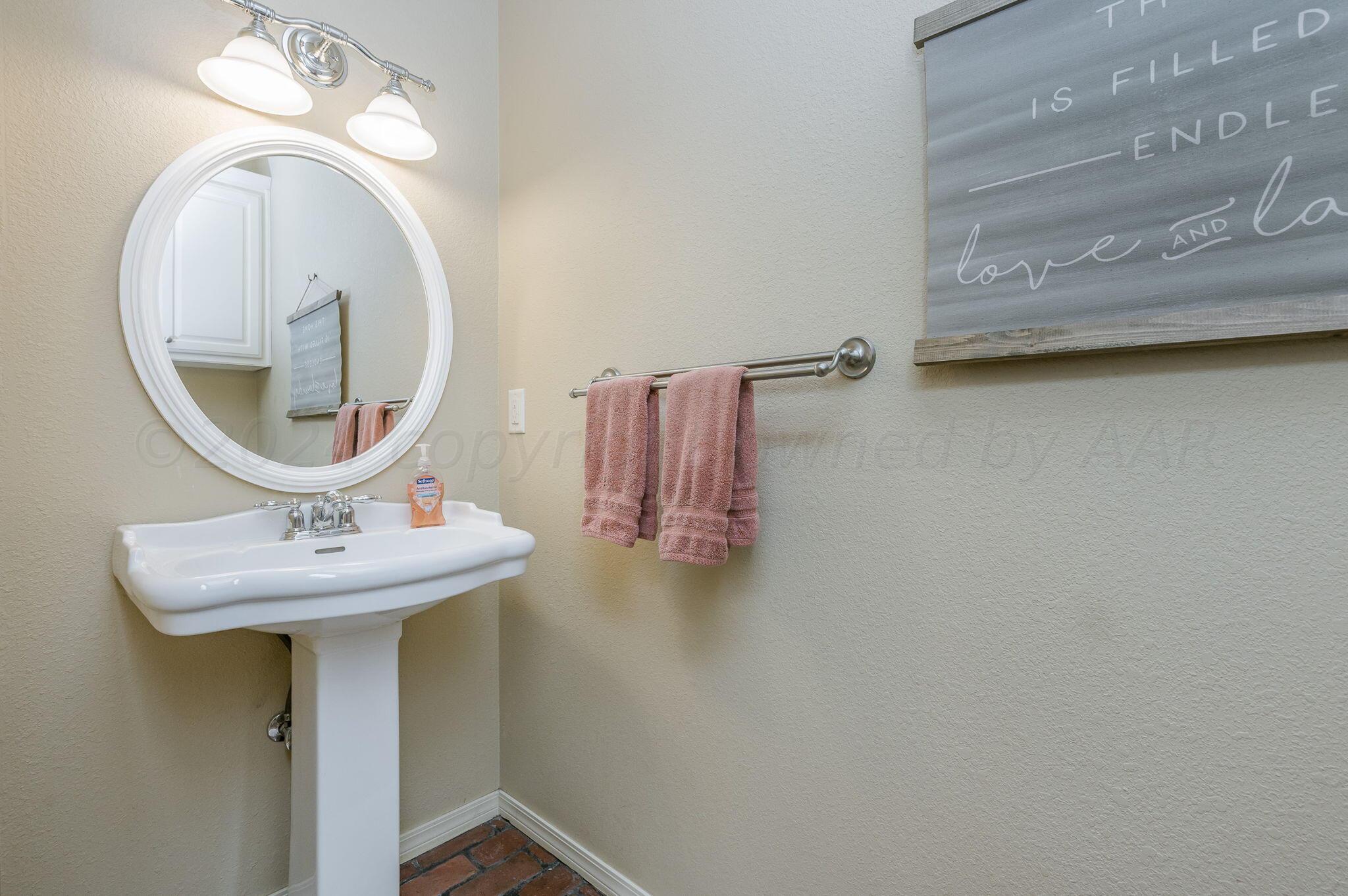 17751 White Wing Road Canyon, TX 79015 - Photo 16 of 49 Powder Room