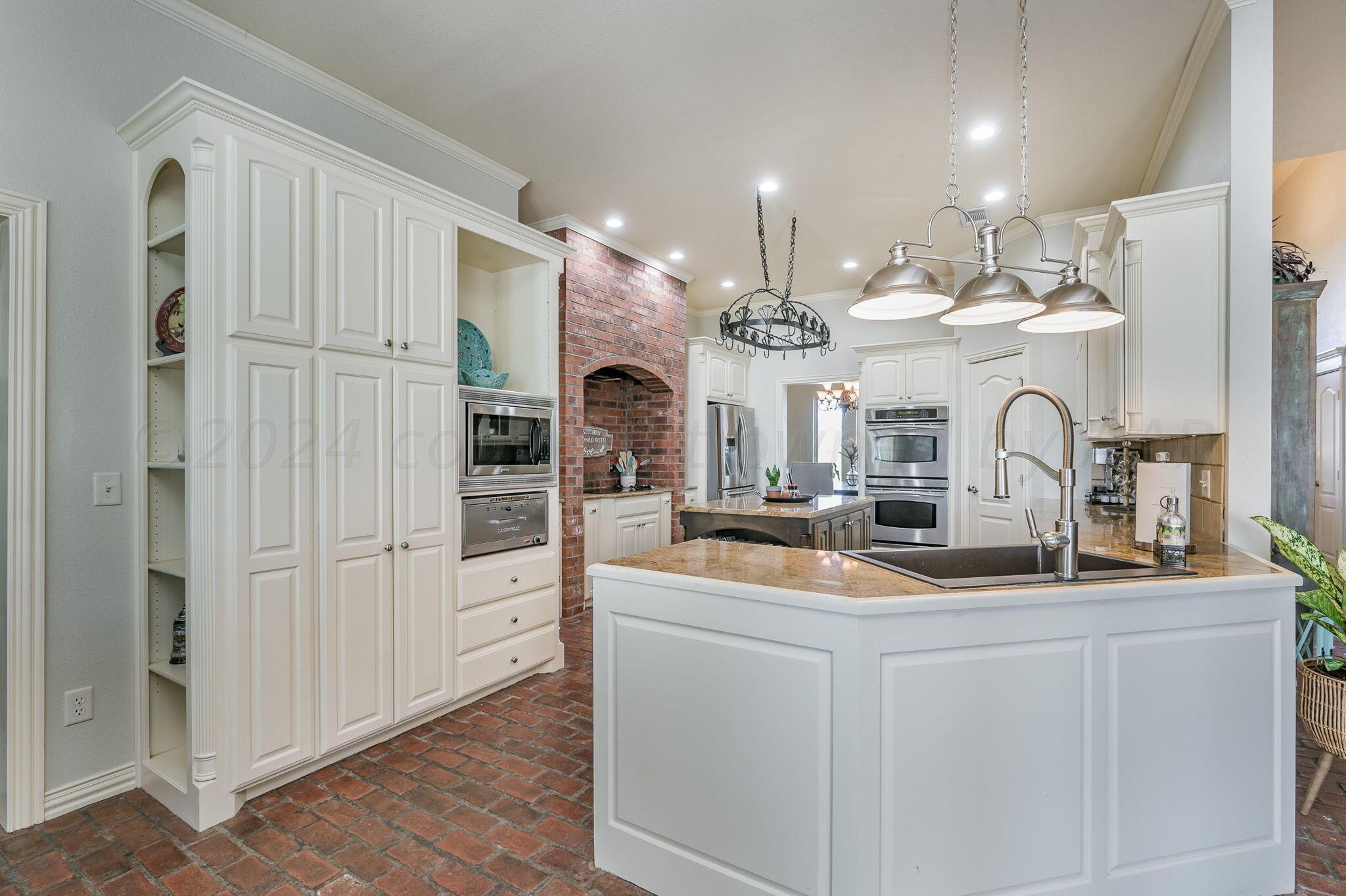 17751 White Wing Road Canyon, TX 79015 - Photo 10 of 49 Kitchen
