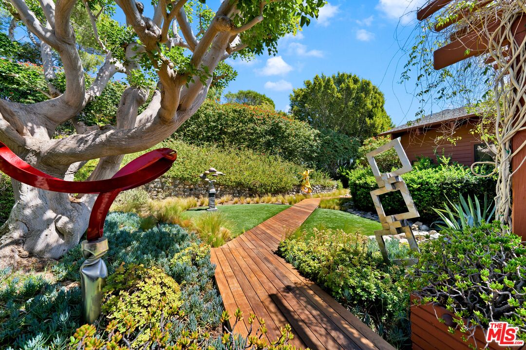 27434 Winding Way Malibu, CA 90265 - Photo 33 of 39 a view of a backyard