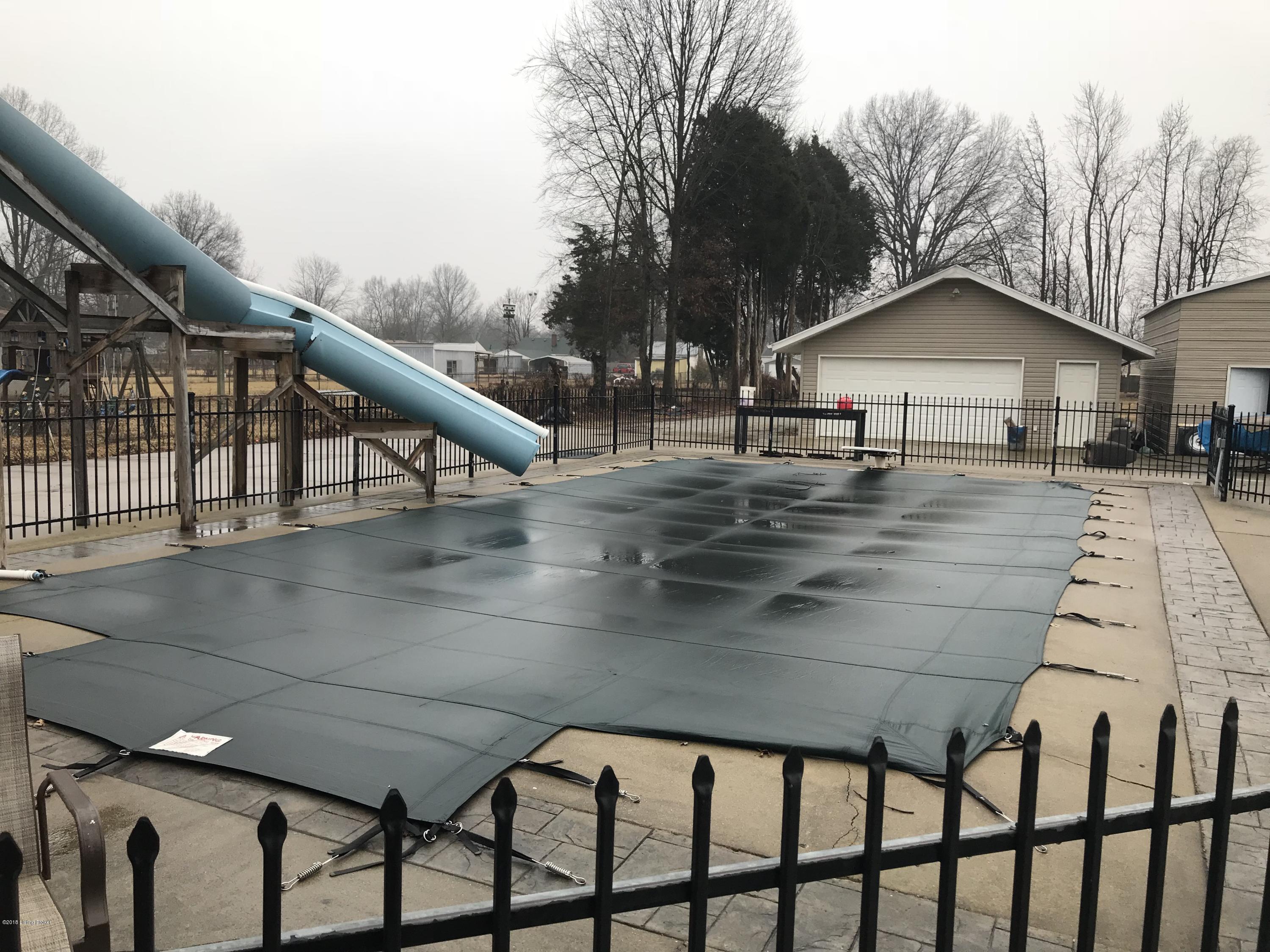 4524 Dover Road Louisville, KY 40216 - Photo 29 of 38 20x40 Inground pool