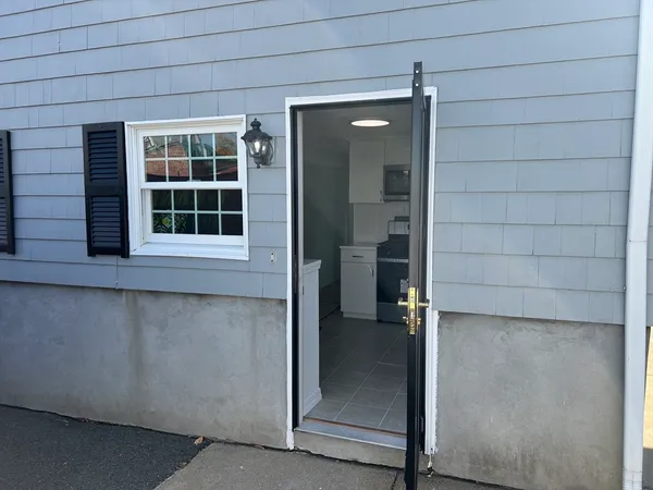 $2,200 | 33 Central Street, Unit 1, Winthrop, MA 02152