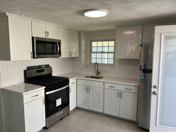 $2,200 | 33 Central Street, Unit 1, Winthrop, MA 02152