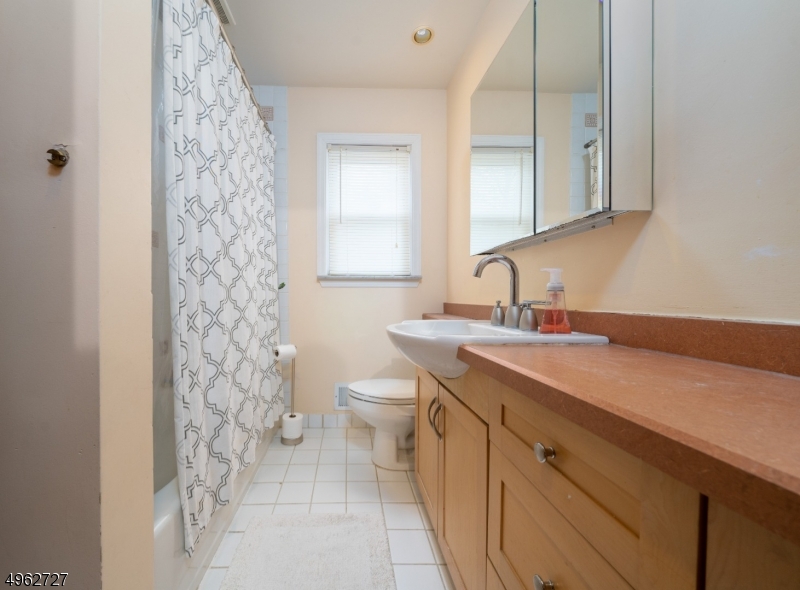 25 Baker Road Livingston, NJ 07039 - Photo 11 of 15