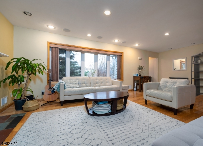 25 Baker Road Livingston, NJ 07039 - Photo 2 of 15