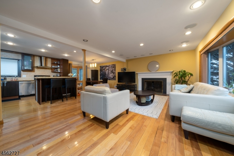 25 Baker Road Livingston, NJ 07039 - Photo 3 of 15