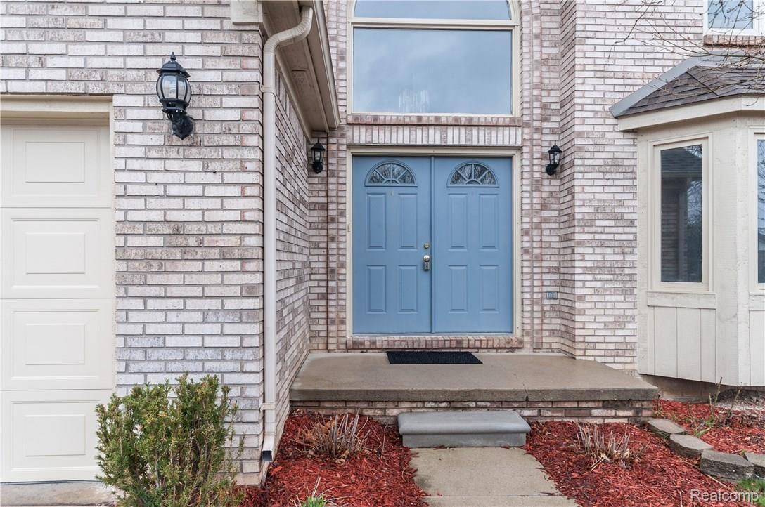 1051 Skyview Court Rochester, MI 48307 - Photo 2 of 40 1051 Skyview-36.jpg