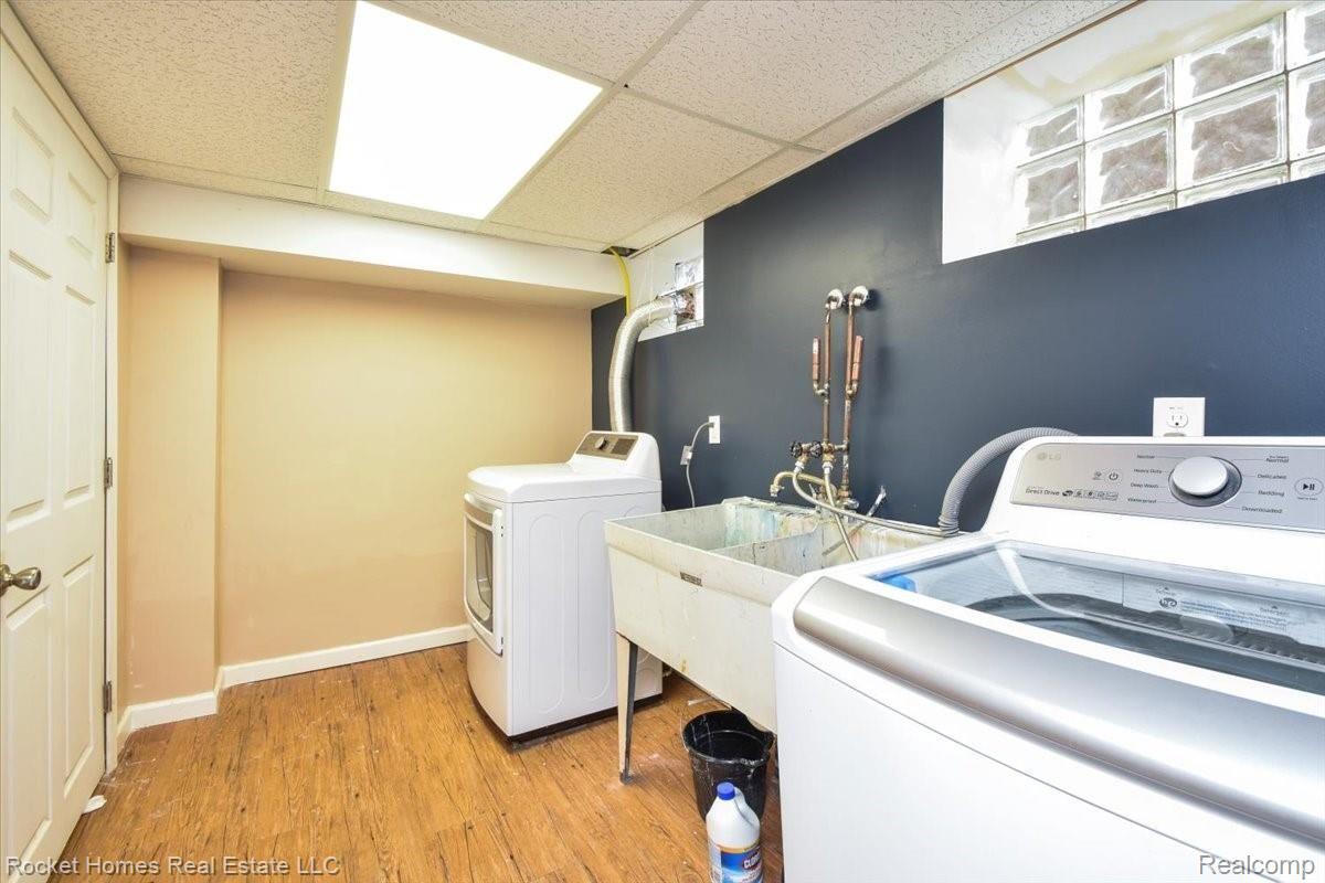 1452 Bishop Road Grosse Pointe, MI 48230 - Photo 38 of 48 38-Laundry Room.jpg