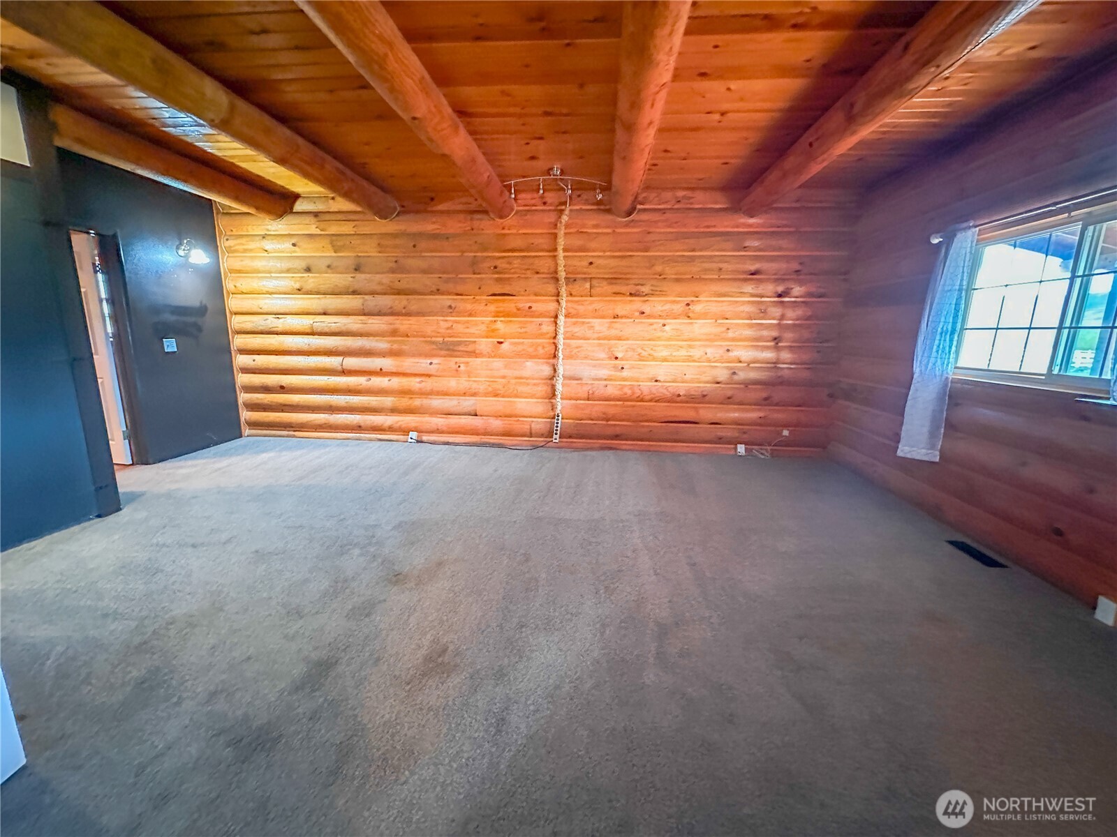 161802 West Buena Vista Road Prosser, WA 99350 - Photo 17 of 40 a view of an empty room with a window
