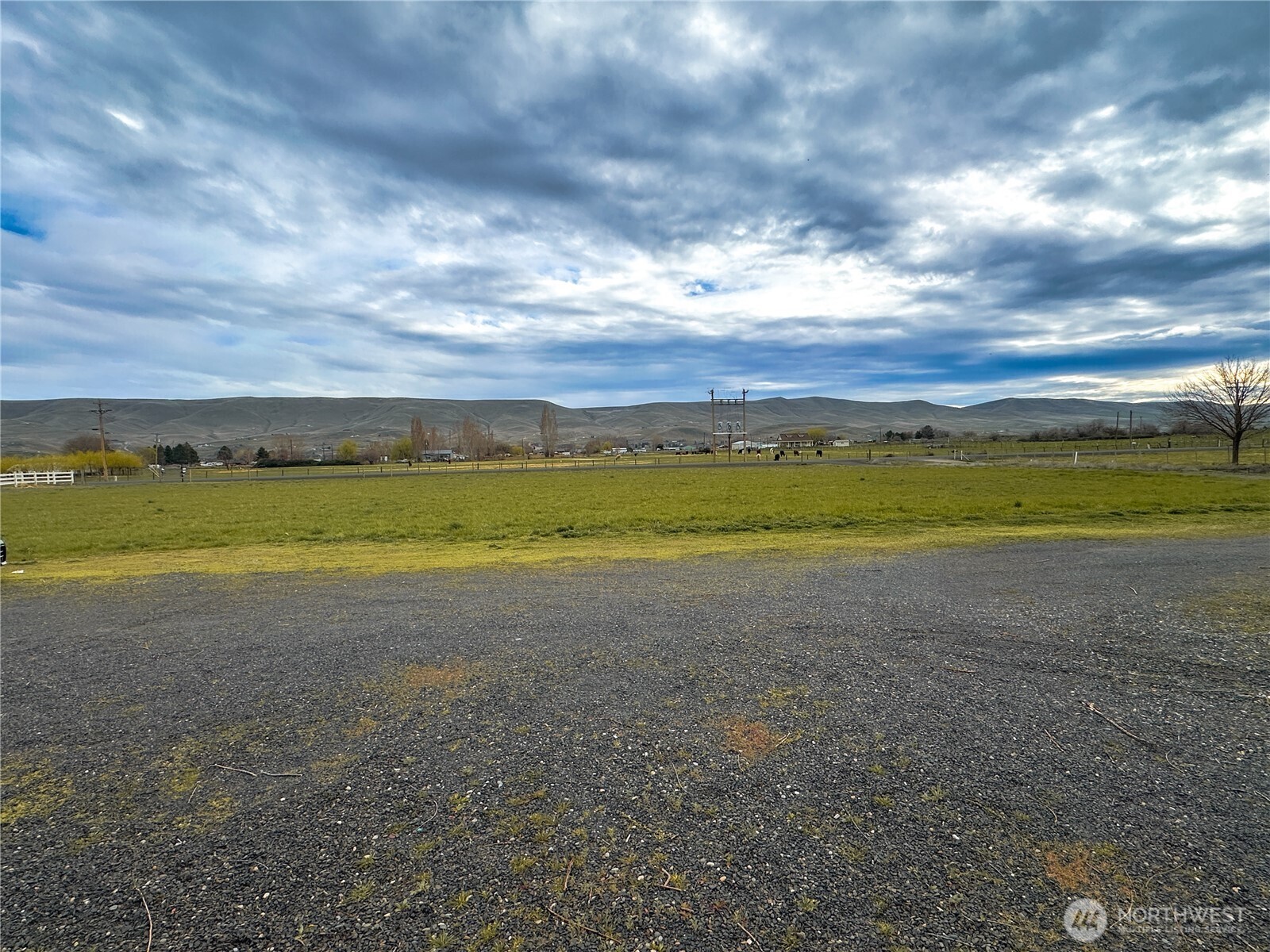 161802 West Buena Vista Road Prosser, WA 99350 - Photo 2 of 40 a view of an ocean and beach