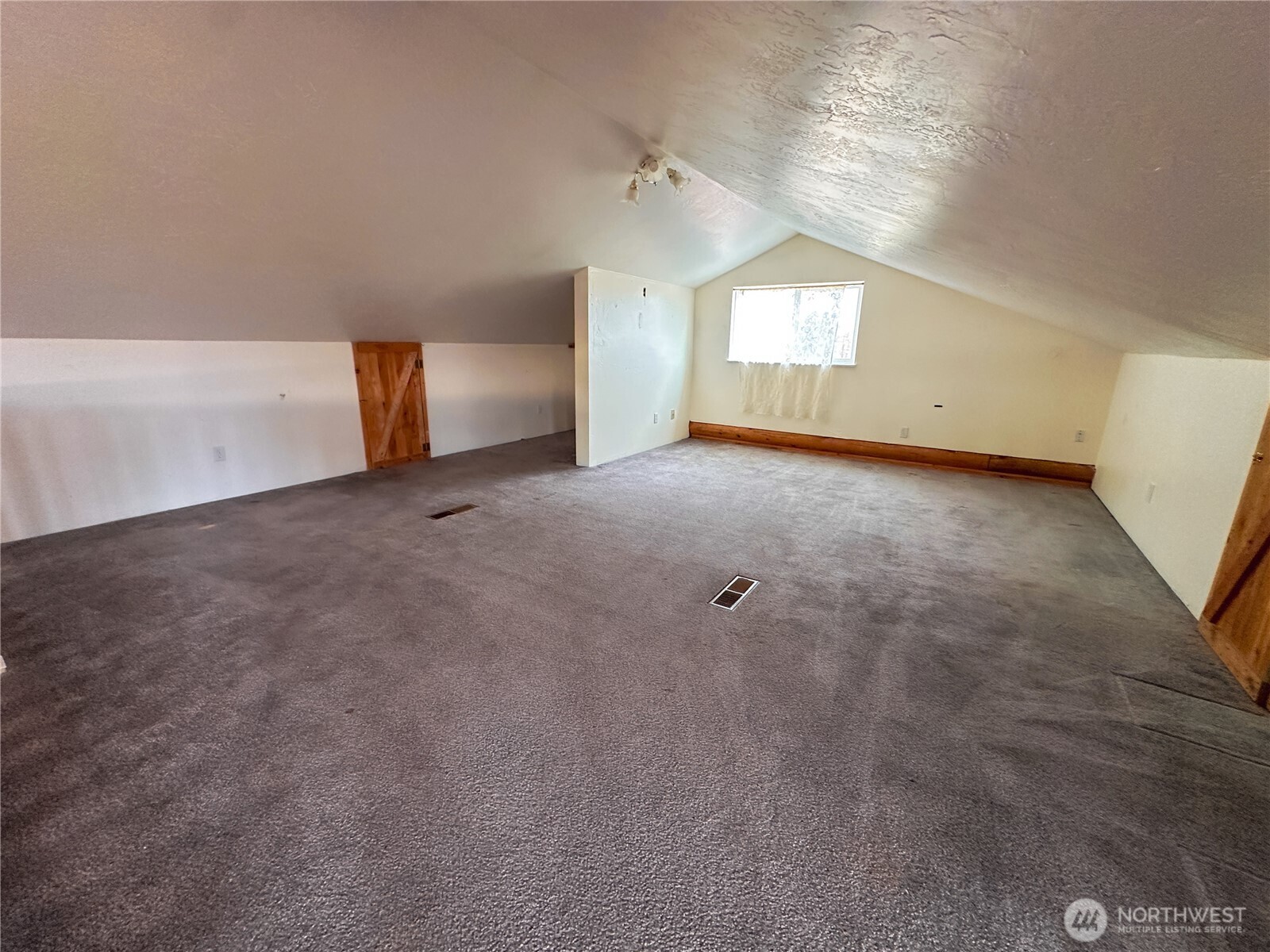 161802 West Buena Vista Road Prosser, WA 99350 - Photo 36 of 40 an empty room with a window and fireplace