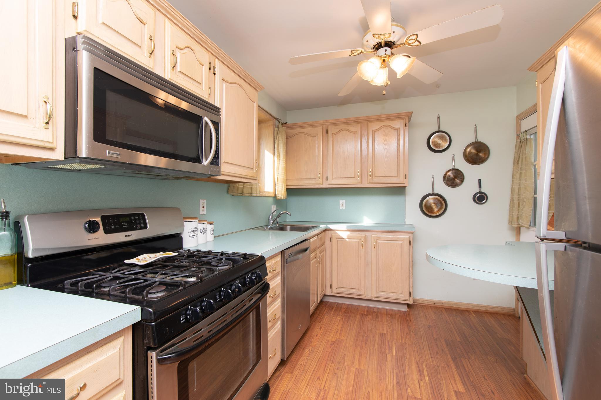 685 Cypress Road Warminster, PA 18974 - Photo 11 of 41 Gas Cooking and newer appliances!