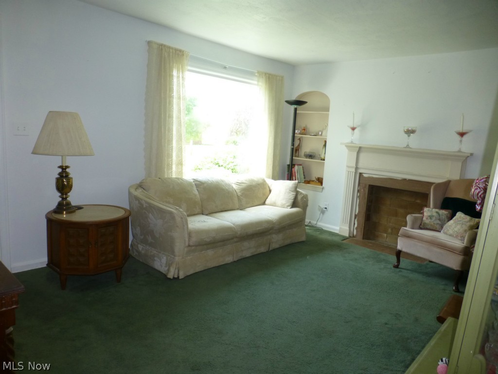 4135 Lambert Road Cleveland, OH 44121 - Photo 7 of 15
