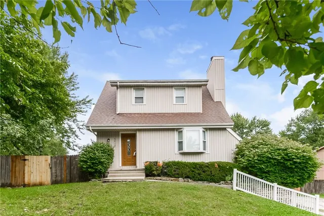 $2,195 | 6810 North Chas Drive, Pleasant Valley, MO 64068