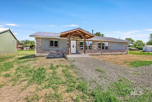 $329,900 | 180 East Elmore Avenue, Richfield, ID 83349