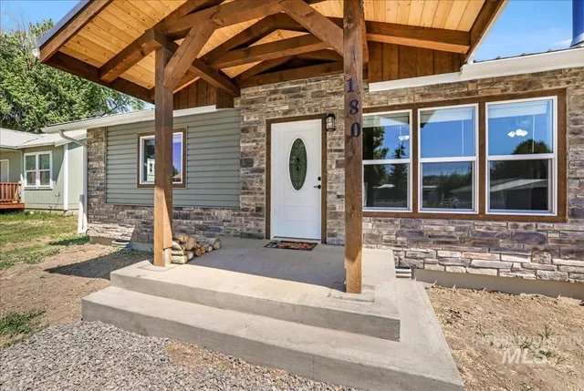 $329,900 | 180 East Elmore Avenue, Richfield, ID 83349