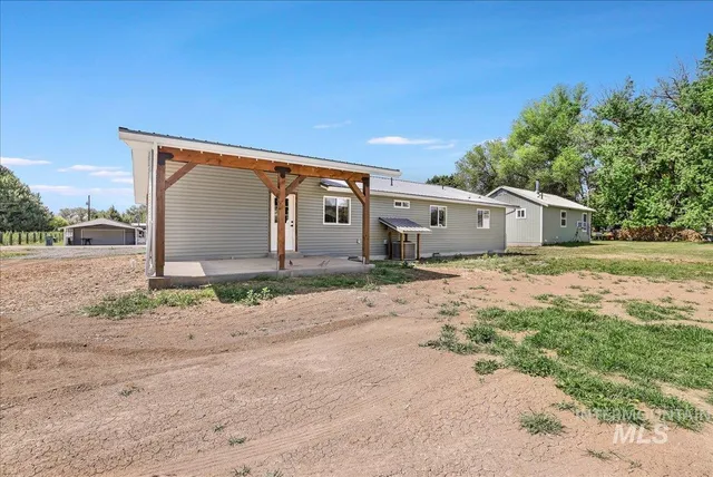 $329,900 | 180 East Elmore Avenue, Richfield, ID 83349