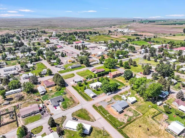 $329,900 | 180 East Elmore Avenue, Richfield, ID 83349