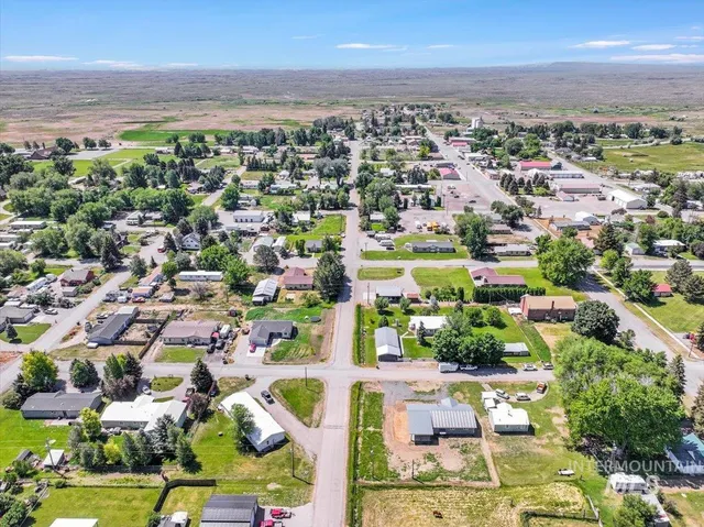 $329,900 | 180 East Elmore Avenue, Richfield, ID 83349