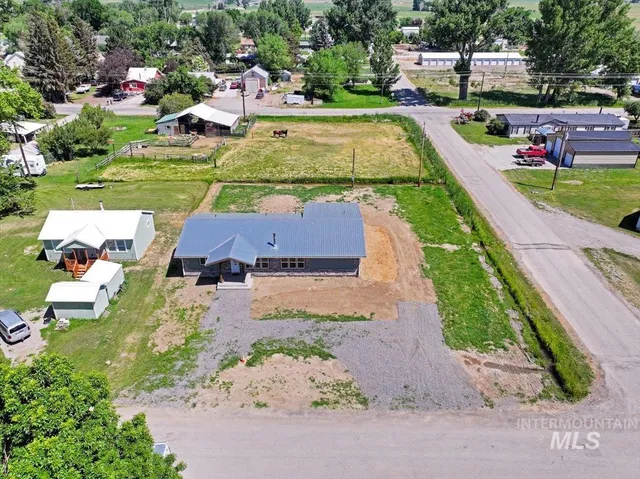 $329,900 | 180 East Elmore Avenue, Richfield, ID 83349