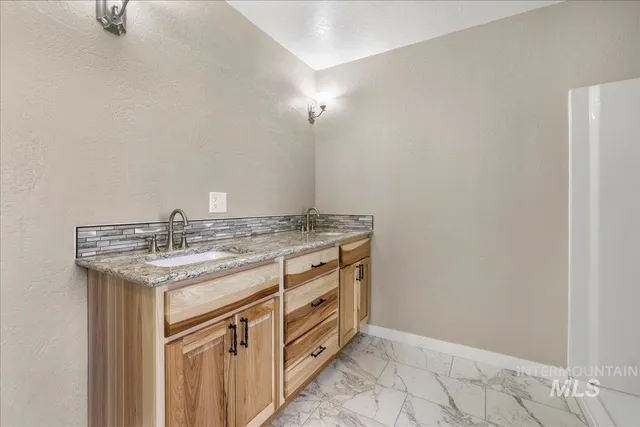 $329,900 | 180 East Elmore Avenue, Richfield, ID 83349