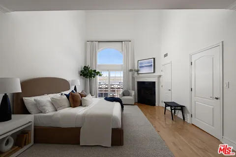 $2,100,000 | 11723 Mayfield Avenue, Unit 3, Los Angeles, CA 90049