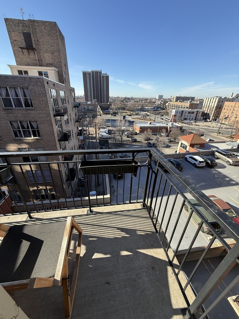 6 South Laflin Street, Unit 716 Chicago, IL 60607 - Photo 3 of 13