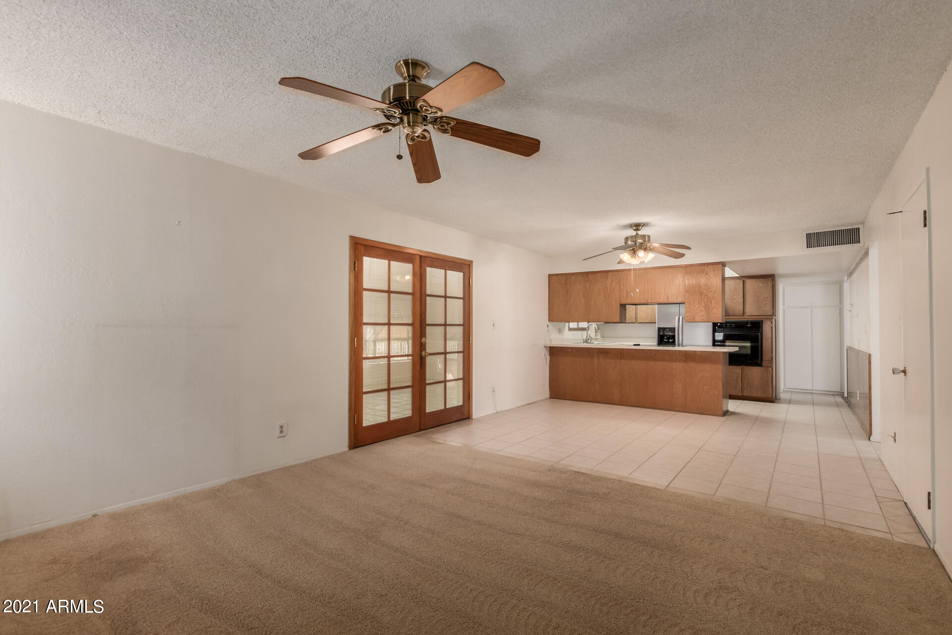 3308 South Newberry Road Tempe, AZ 85282 - Photo 11 of 38 a view of an empty room with a kitchen