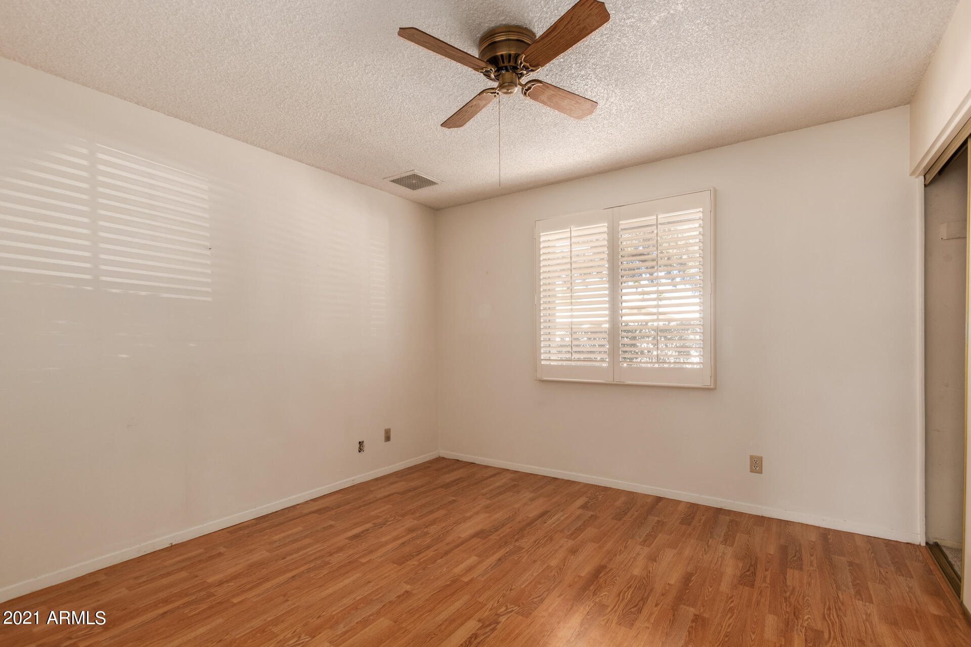 3308 South Newberry Road Tempe, AZ 85282 - Photo 23 of 38 an empty room with a window and a ceiling fan