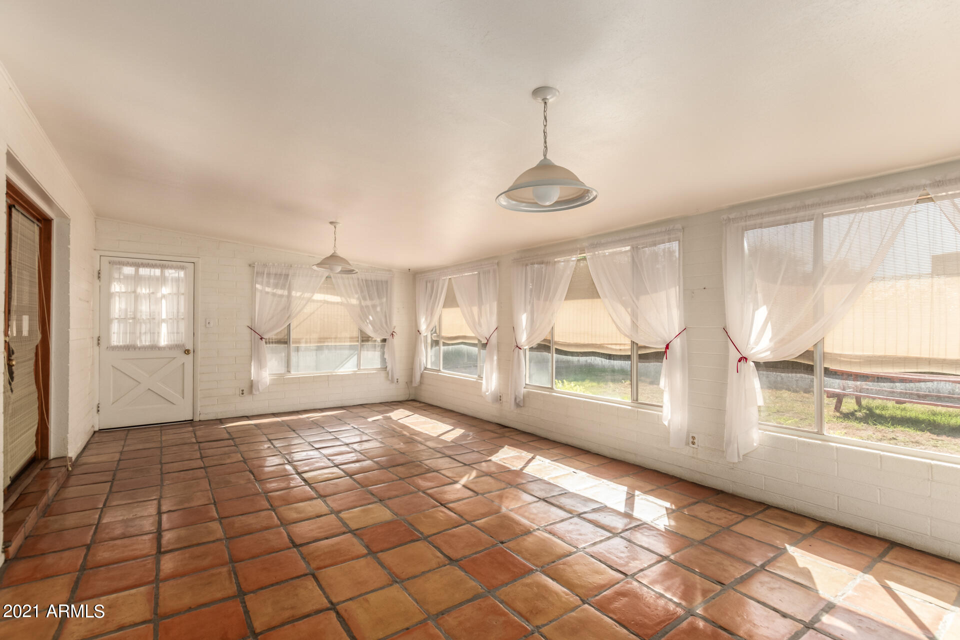 3308 South Newberry Road Tempe, AZ 85282 - Photo 27 of 38 a view of an empty room with a window