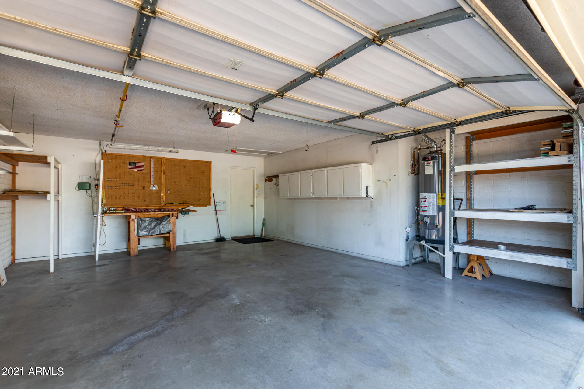 3308 South Newberry Road Tempe, AZ 85282 - Photo 29 of 38 a view of an empty room