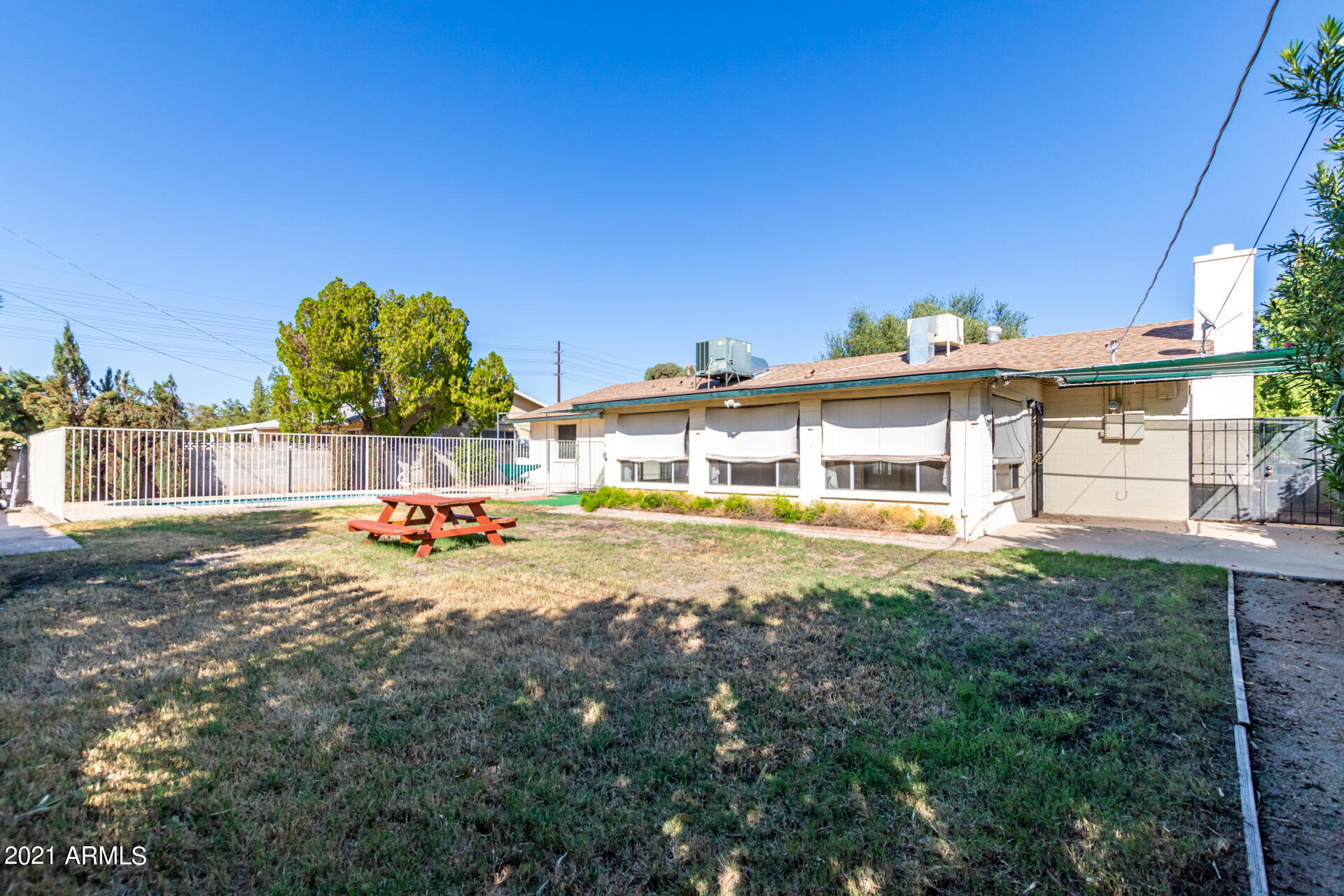 3308 South Newberry Road Tempe, AZ 85282 - Photo 36 of 38 a view of a house with backyard and sitting area
