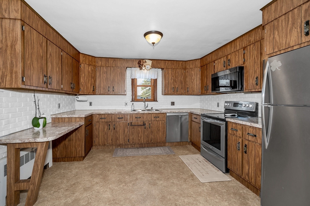 17 Roland Avenue Dracut, MA 01826 - Photo 11 of 35