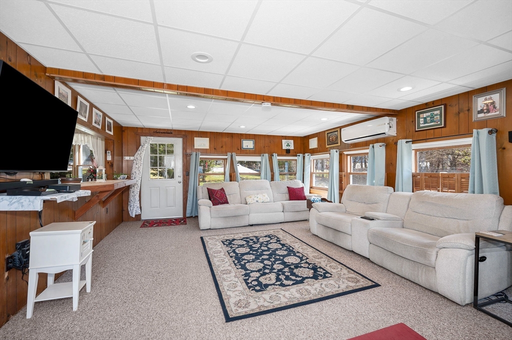 17 Roland Avenue Dracut, MA 01826 - Photo 4 of 35