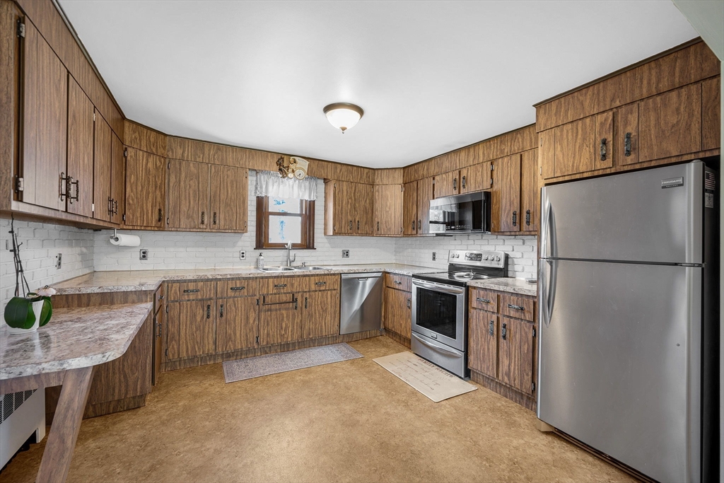 17 Roland Avenue Dracut, MA 01826 - Photo 9 of 35