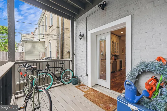 $4,700 | 141 T Street Northwest, Washington, DC 20001