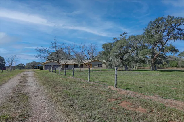 $340,000 | 1168 County Road 450, Hallettsville, TX 77964