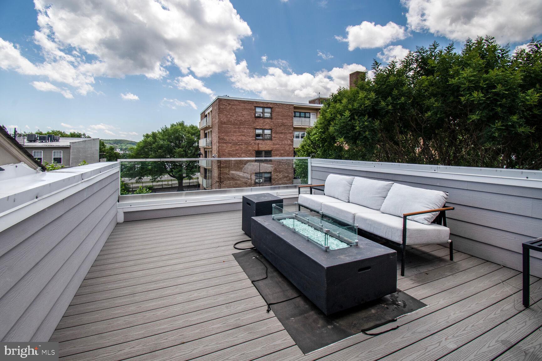 1427 K Street Southeast Washington, DC 20003 - Photo 28 of 30 a view of a terrace with couches