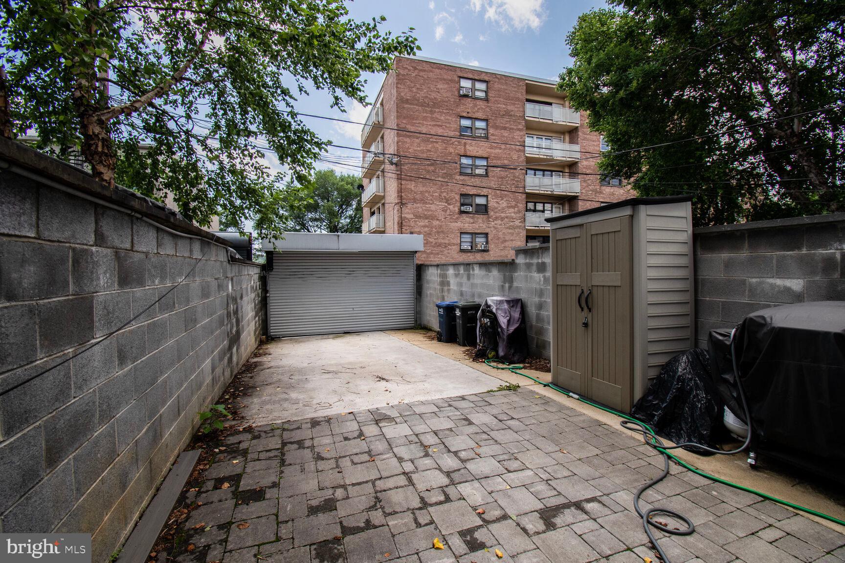 1427 K Street Southeast Washington, DC 20003 - Photo 30 of 30 a backyard of a house